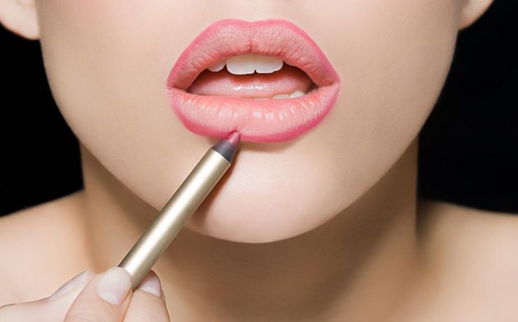 Vẽ viền cho môi không có đường viền