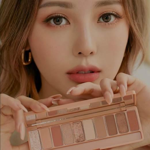 Xu hướng chọn phấn mắt đang thịnh hành và được yêu thích nhất 2021